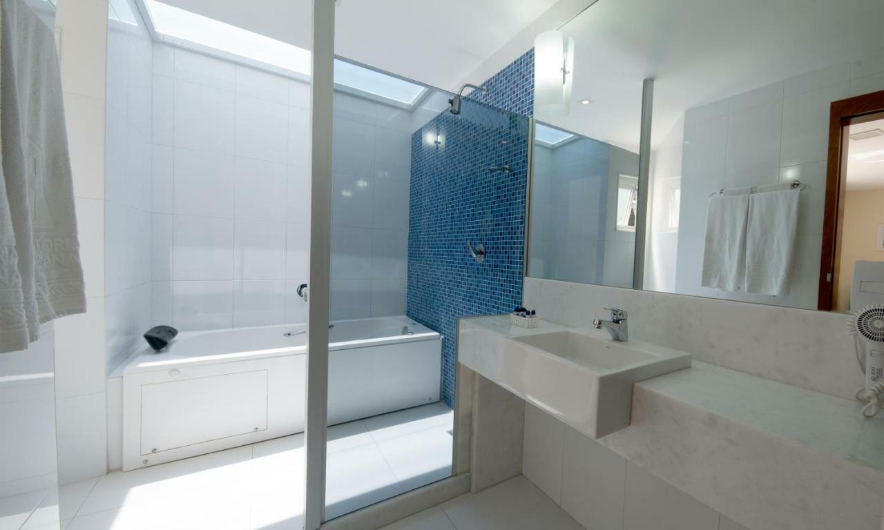 Suite with Hot Tub,1074360259:JPEG